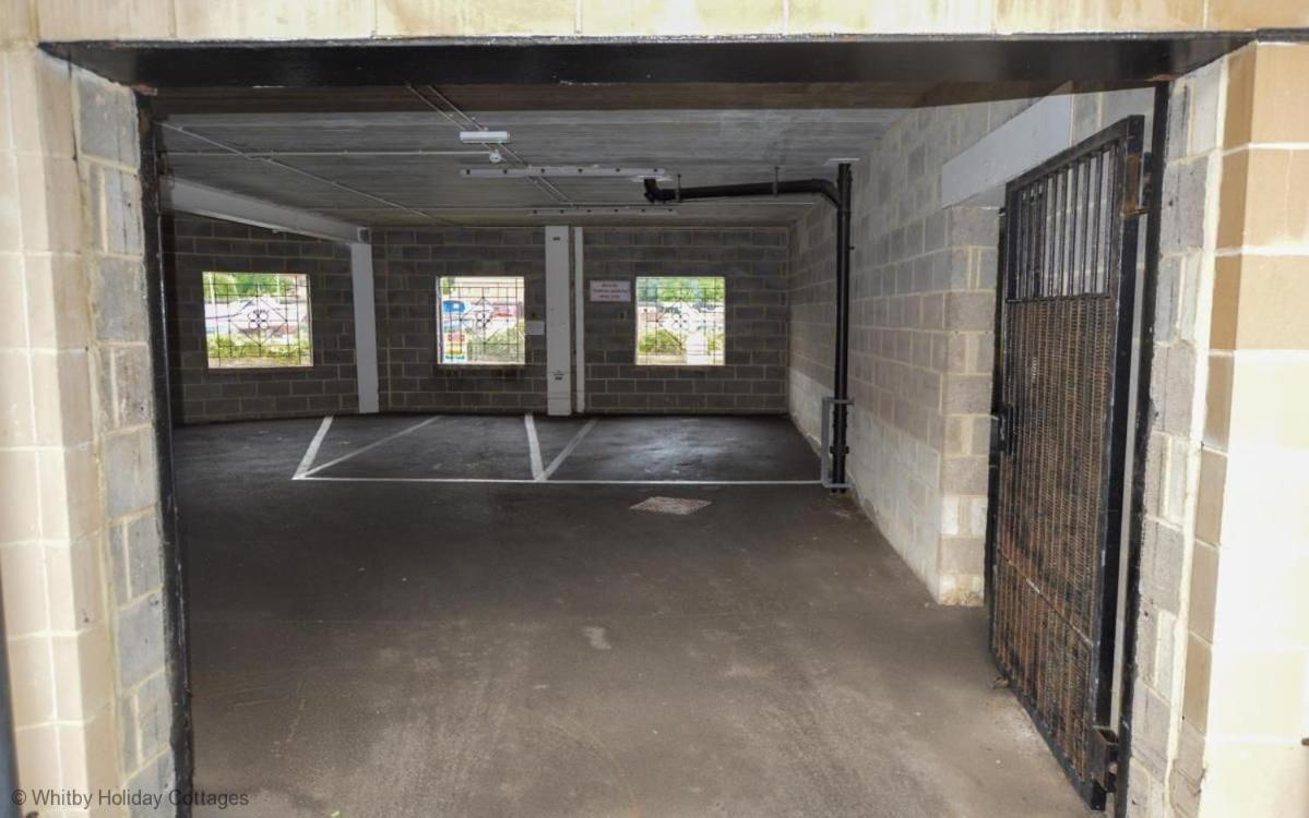Apartment Swanning Off With Parking *